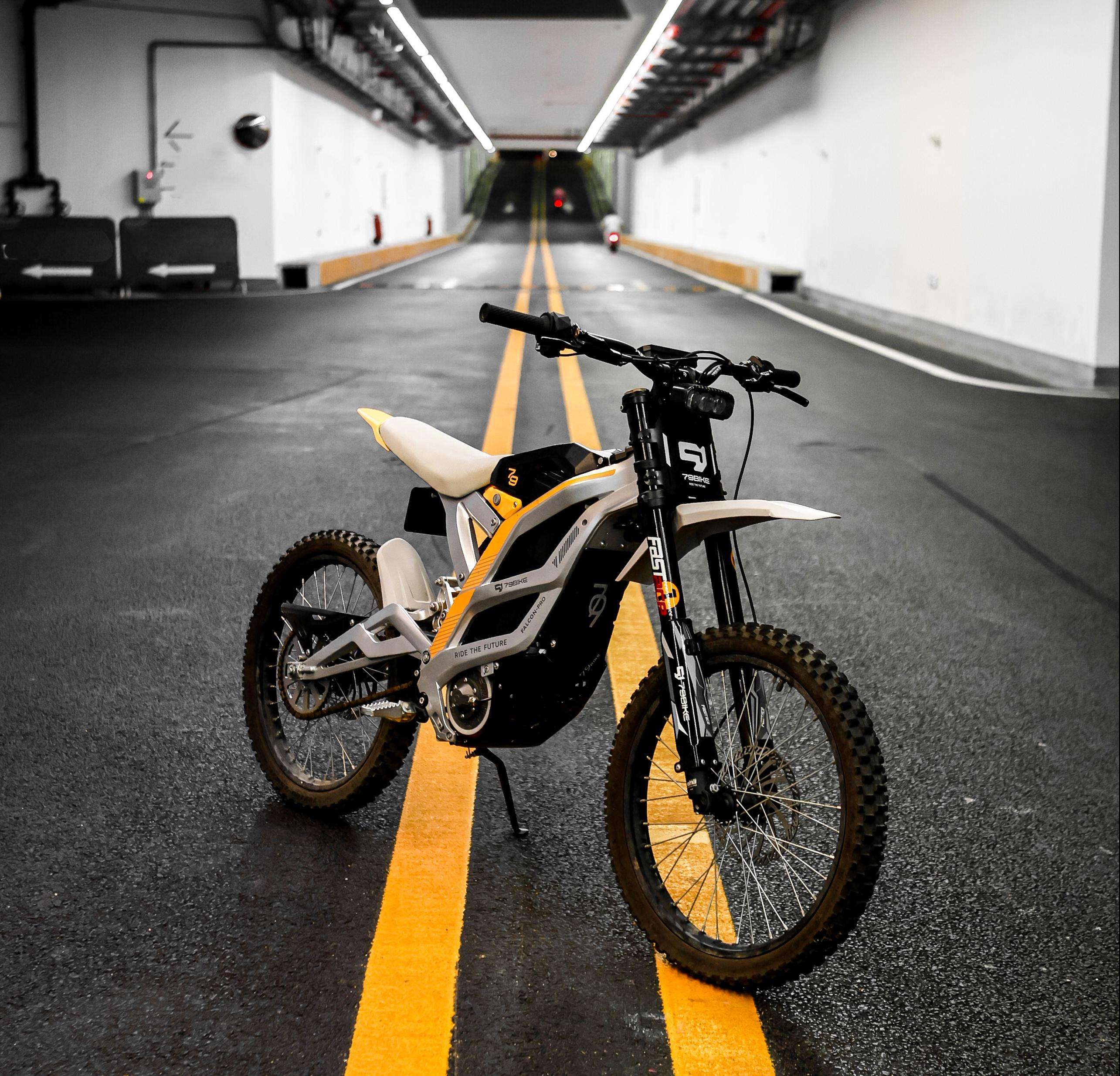 79bike Falcon Pro 72V 8500W 越野电动车，悬挂系统